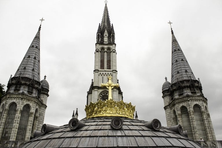imposing-church-spire-with-golden-crown-and-cross-2026-03-25-22-58-52-utc