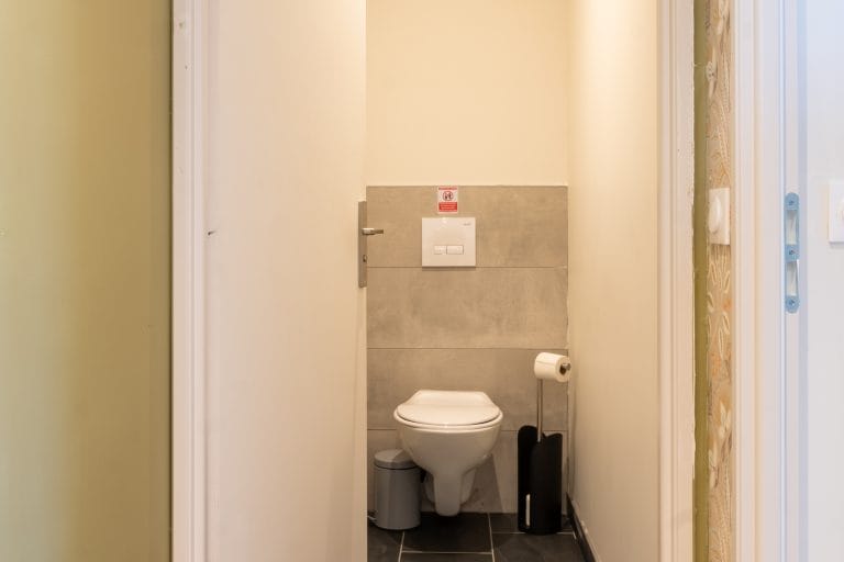 appartement-belvedere-linge-toilettes-wc-hebergement-lourdes-le-pavillon-bleu