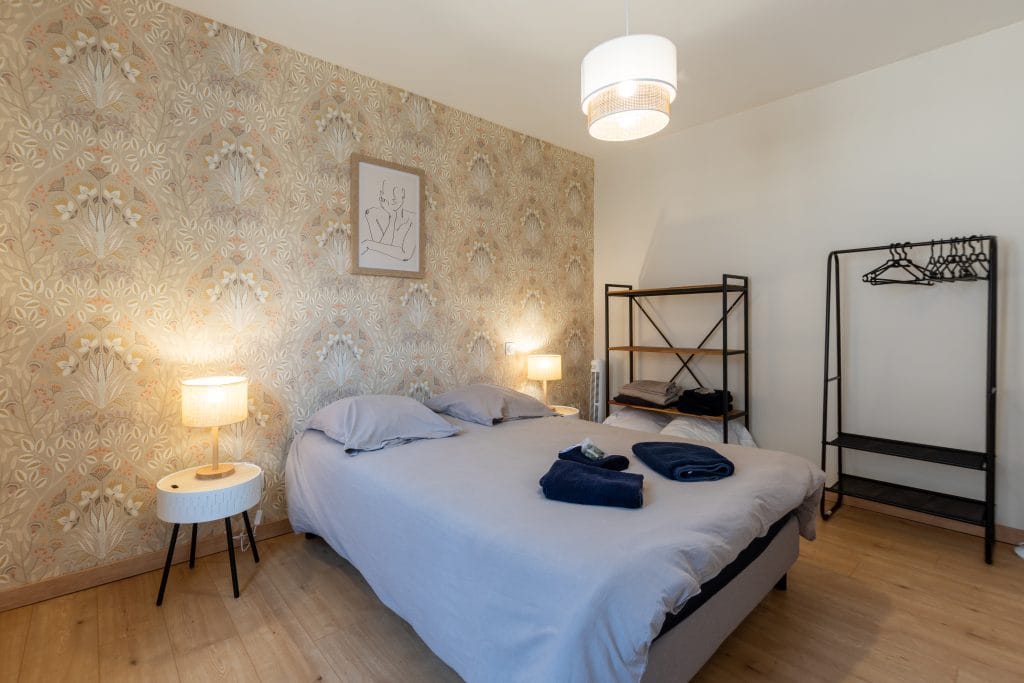 appartement-cote-pyrenees-literie-qualite-sejour-pelerinage-lourdes-pavillon-bleu