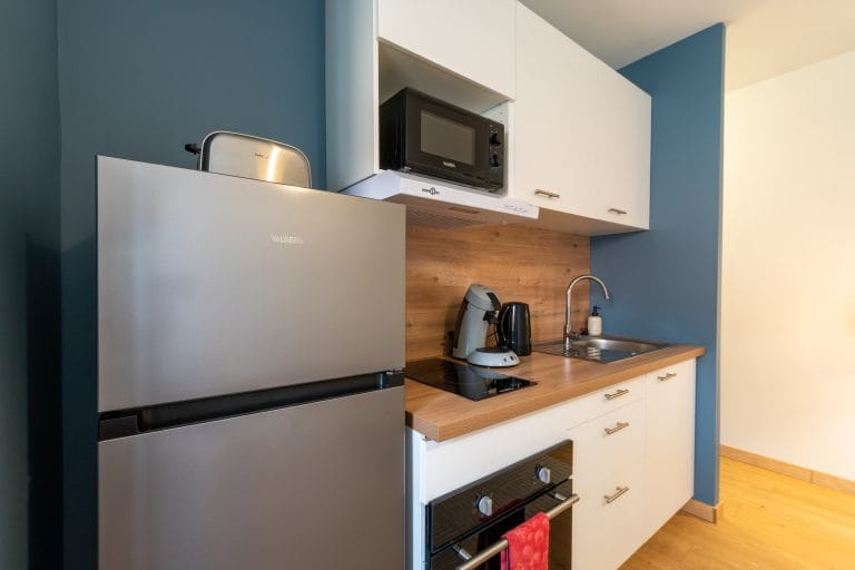 appartement-cote-pyrenees-machine-cafe-cuisine-pavillon-bleu-lourdes-pavillon-bleu