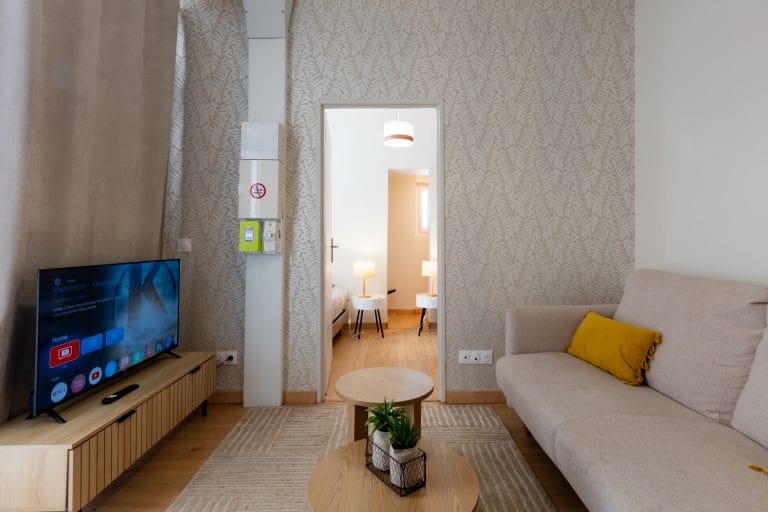 appartement-le-jardin-secret-espace-salon-location-vacances-lourdes-pavillon-bleu