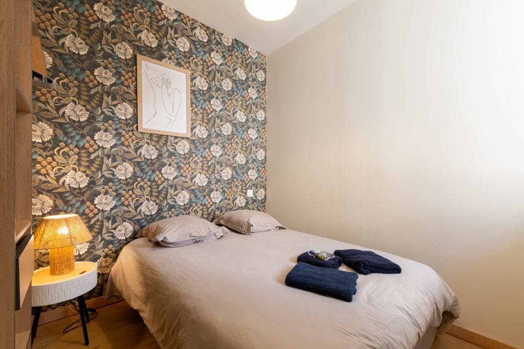 appartement-le-jardin-secret-piece-a-vivre-location-lourdes-centre-pavillon-bleu
