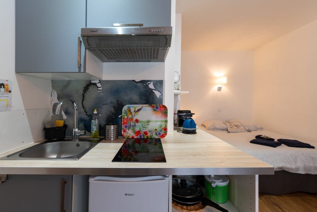 studio-zen-cuisine-equipee-location-lourdes-particulier-le-pavillon-bleu