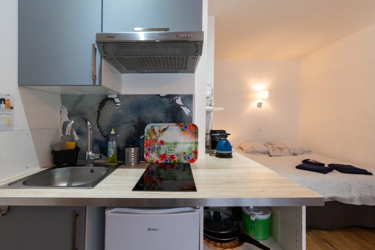 studio-zen-cuisine-equipee-location-lourdes-particulier-le-pavillon-bleu