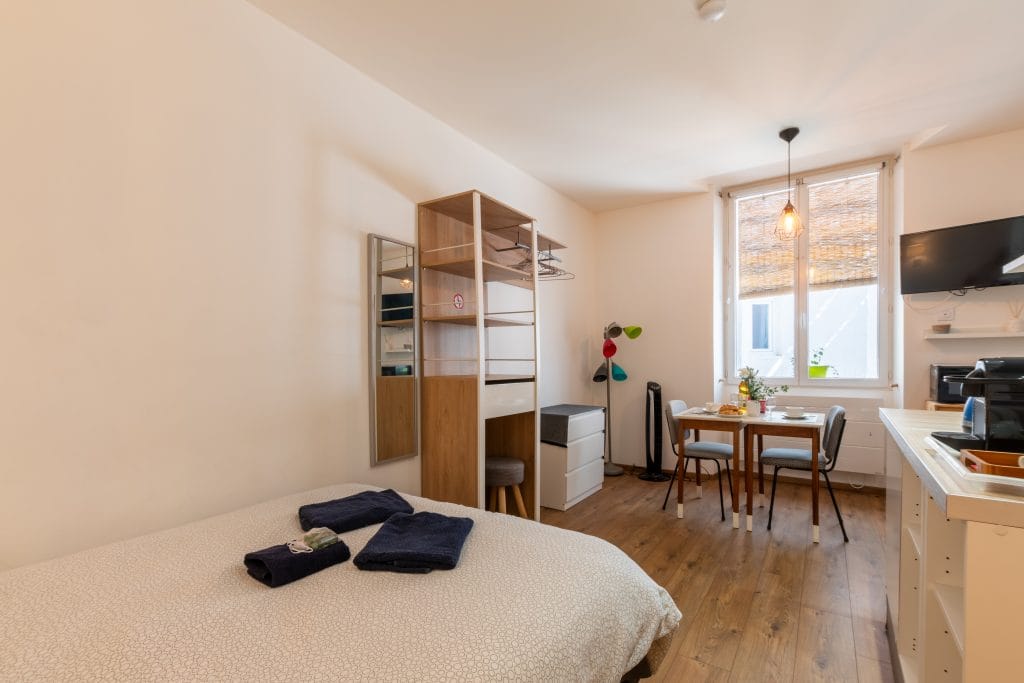 studio-zen-location-proche-chateau-de-lourdes-le-pavillon-bleu