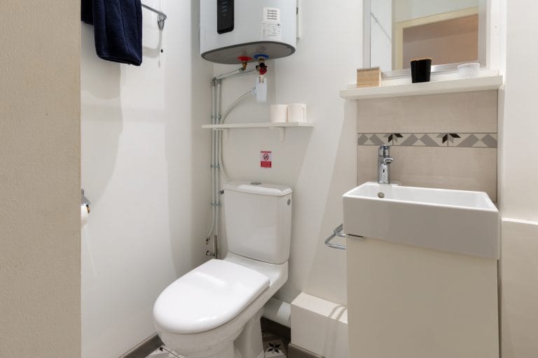 studio-zen-salle-de-bain-moderne-location-lourdes-le-pavillon-bleu